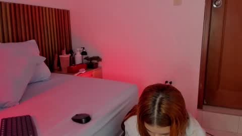 Snapshot of alliss_ginger_ chatting on September 15, 7:47 pm A L L I S S online show from September 15, 7:47 pm