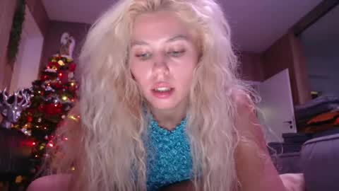 Snapshot of allissonhotbb chatting on December 8, 6:39 pm allissonhotbb online show from December 8, 6:39 pm