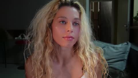 Snapshot of allissonhotbb chatting on January 19, 7:26 pm allissonhotbb online show from January 19, 7:26 pm