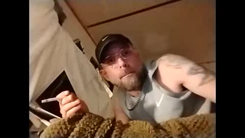 Snapshot of allitrunnin chatting on November 23, 10:48 am allitrunnin online show from November 23, 10:48 am