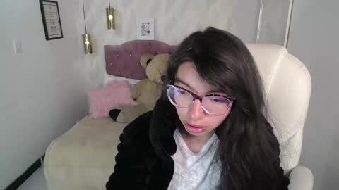 Snapshot of alllyson_ chatting on February 20, 7:47 pm alison online show from February 20, 7:47 pm