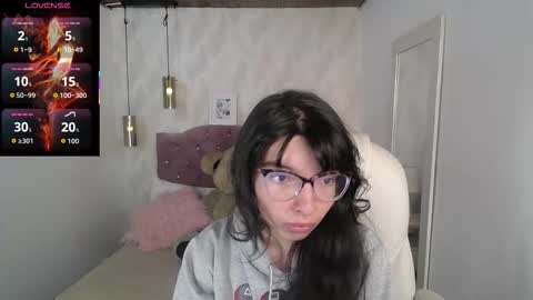 Snapshot of alllyson_ chatting on February 23, 7:44 pm alison online show from February 23, 7:44 pm