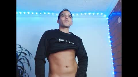 Snapshot of allmax_33 chatting on October 30, 6:41 pm Max online show from October 30, 6:41 pm