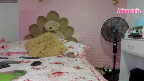 Snapshot of allondra_11 chatting on November 12, 6:52 pm allondra online show from November 12, 6:52 pm