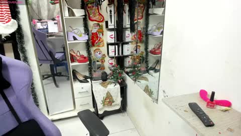 Snapshot of allsson_miller chatting on January 4, 1:42 am allsson_miller online show from January 4, 1:42 am