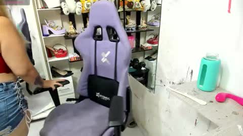 Snapshot of allsson_miller chatting on September 19, 3:08 am allsson_miller online show from September 19, 3:08 am