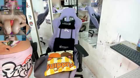 Snapshot of allsson_miller chatting on October 17, 7:38 pm allsson_miller online show from October 17, 7:38 pm