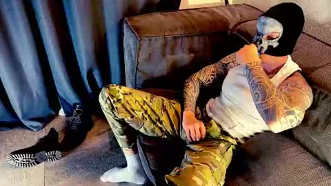 Justin online show from December 5, 6:00 pm