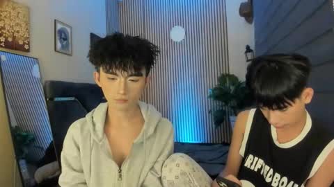 kim and josh online show from November 12, 5:02 pm