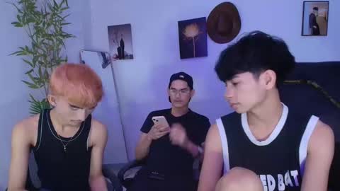 Snapshot of alluring_alpha chatting on April 22, 10:55 pm kim and josh online show from April 22, 10:55 pm