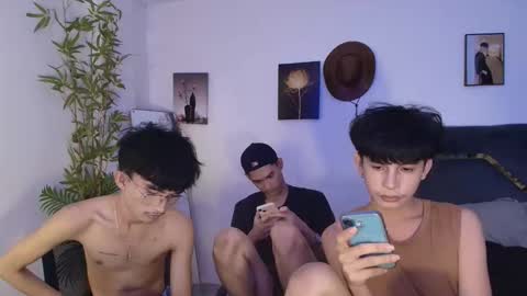 Snapshot of alluring_alpha chatting on May 1, 4:17 am kim and josh online show from May 1, 4:17 am