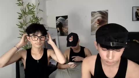 Snapshot of alluring_alpha chatting on May 26, 3:46 am kim and josh online show from May 26, 3:46 am