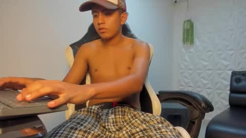 alluringangel01 online show from January 13, 1:33 am