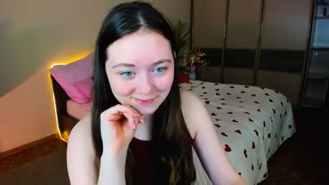 alluringeyess online show from April 10, 12:10 pm