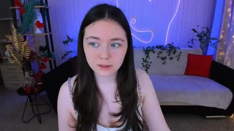 Snapshot of alluringeyess chatting on June 5, 4:35 pm alluringeyess online show from June 5, 4:35 pm