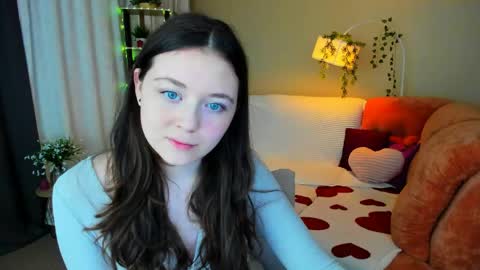Snapshot of alluringeyess chatting on June 7, 4:33 pm alluringeyess online show from June 7, 4:33 pm