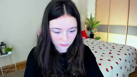 Snapshot of alluringeyess chatting on July 5, 4:36 pm alluringeyess online show from July 5, 4:36 pm