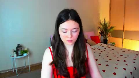 Snapshot of alluringeyess chatting on July 7, 7:23 am alluringeyess online show from July 7, 7:23 am