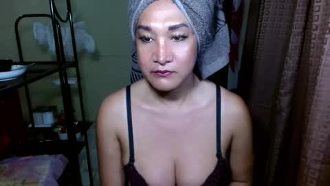 Snapshot of alluringriccaxxx chatting on May 6, 10:42 am alluringriccaxxx online show from May 6, 10:42 am