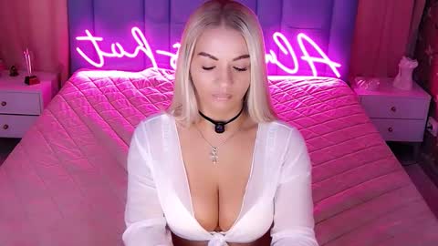 AlwaysHot online show from March 13, 2:29 am