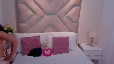 ally_and_noah_ online show from April 6, 11:33 am