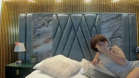 Snapshot of ally_and_noah_ chatting on June 4, 11:38 am ally_and_noah_ online show from June 4, 11:38 am