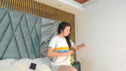 Snapshot of ally_and_noah_ chatting on June 6, 11:37 am ally_and_noah_ online show from June 6, 11:37 am