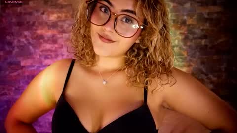 Snapshot of ally_summer chatting on December 2, 2:28 am ally_summer online show from December 2, 2:28 am