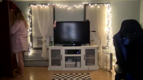 Snapshot of allyanalangel chatting on February 4, 11:27 pm allyanalangel online show from February 4, 11:27 pm