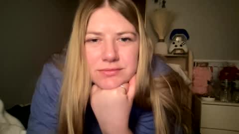 Snapshot of allyanalangel chatting on February 16, 2:42 am allyanalangel online show from February 16, 2:42 am