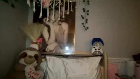 Snapshot of allyanalangel chatting on March 9, 5:11 am allyanalangel online show from March 9, 5:11 am