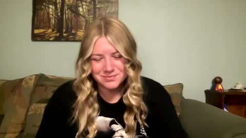 Snapshot of allyanalangel chatting on September 16, 1:28 am allyanalangel online show from September 16, 1:28 am