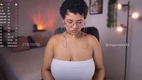 Snapshot of allygonzalez18 chatting on July 27, 10:22 am Ally online show from July 27, 10:22 am