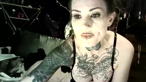 allymoon1369 online show from March 30, 9:10 am