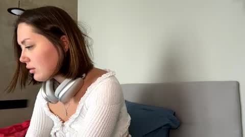 Snapshot of allynmirabelli chatting on July 21, 7:54 am Lara online show from July 21, 7:54 am