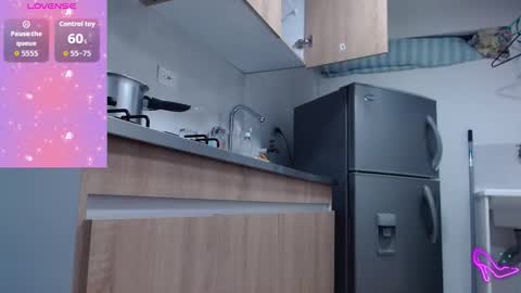 Snapshot of allysonstonne chatting on November 7, 11:49 pm Allysonstonnes online show from November 7, 11:49 pm