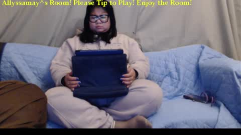 Allyssamay online show from February 1, 4:44 am