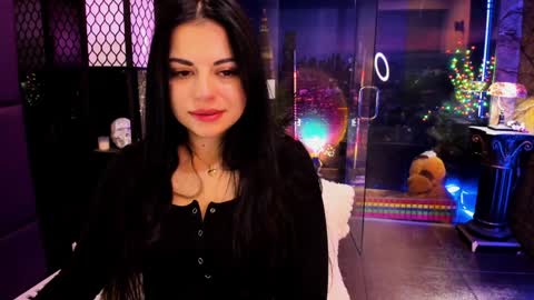 Snapshot of alma_pearl chatting on January 4, 9:00 am Alma online show from January 4, 9:00 am