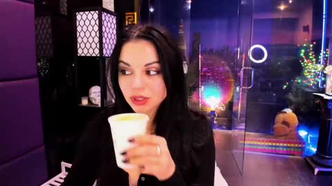 Snapshot of alma_pearl chatting on February 15, 10:22 am Alma online show from February 15, 10:22 am