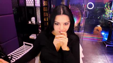 Snapshot of alma_pearl chatting on February 27, 7:23 am Alma online show from February 27, 7:23 am