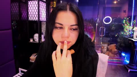 Snapshot of alma_pearl chatting on November 8, 8:47 am Alma online show from November 8, 8:47 am