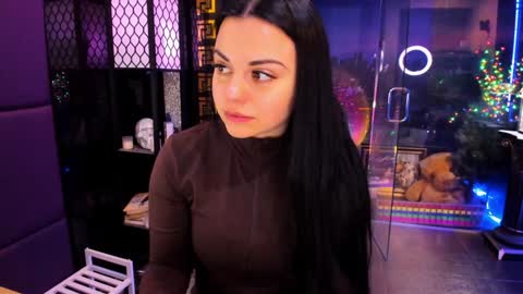 Snapshot of alma_pearl chatting on November 18, 7:57 am Alma online show from November 18, 7:57 am