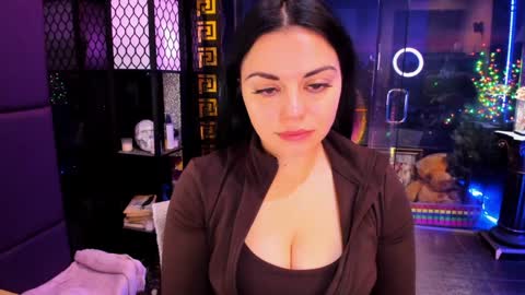 Snapshot of alma_pearl chatting on December 20, 6:31 am Alma online show from December 20, 6:31 am