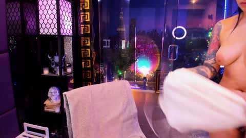 Snapshot of alma_pearl chatting on January 12, 8:19 am Alma online show from January 12, 8:19 am