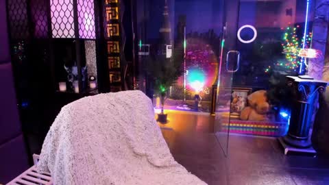 Snapshot of alma_pearl chatting on February 17, 8:44 am Alma online show from February 17, 8:44 am