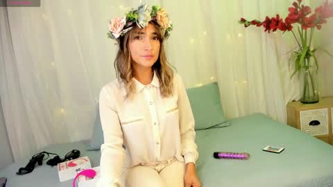 alma_rose_ online show from April 16, 6:52 pm