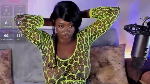 Snapshot of almaahotxxx chatting on March 7, 6:35 am almaahotxxx online show from March 7, 6:35 am