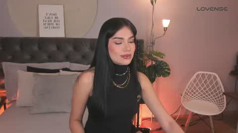 Mia online show from June 18, 4:00 pm