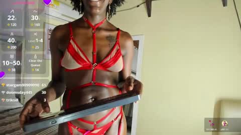 Snapshot of almasaennz chatting on December 8, 1:13 am online show from December 8, 1:13 am