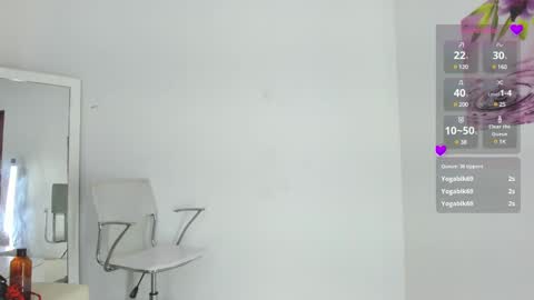 Snapshot of almasaennz chatting on December 19, 2:01 am online show from December 19, 2:01 am